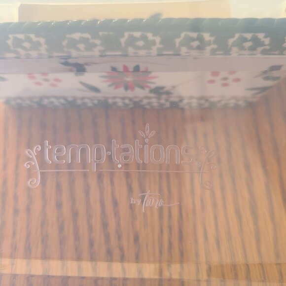 TEMPTATIONS BY TARA OLD WORLD LOAF PAN OVENWARE W/ PLASTIC LID GREEN/RED HOLIDAY - Picture 7 of 8